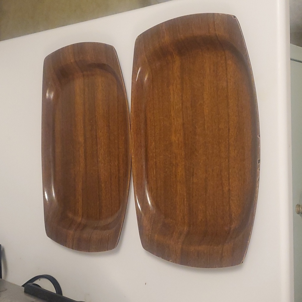 Set of two vintage Pyrex serving trays